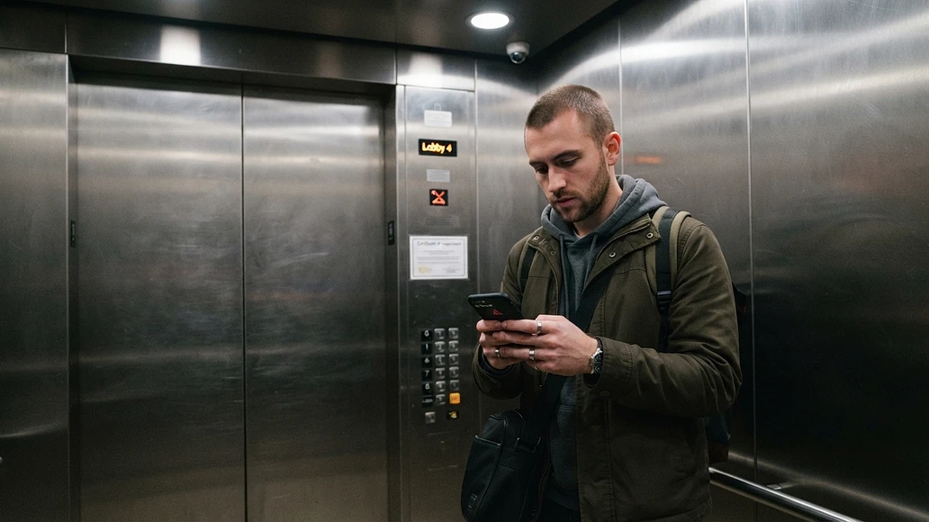 Smartphone losing signal inside a metal elevator